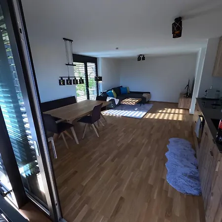 Charming Family In Osterreich Apartment *